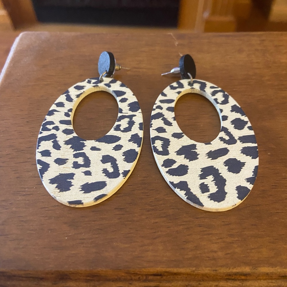 🛍️ Plunder Leopard Print Earrings